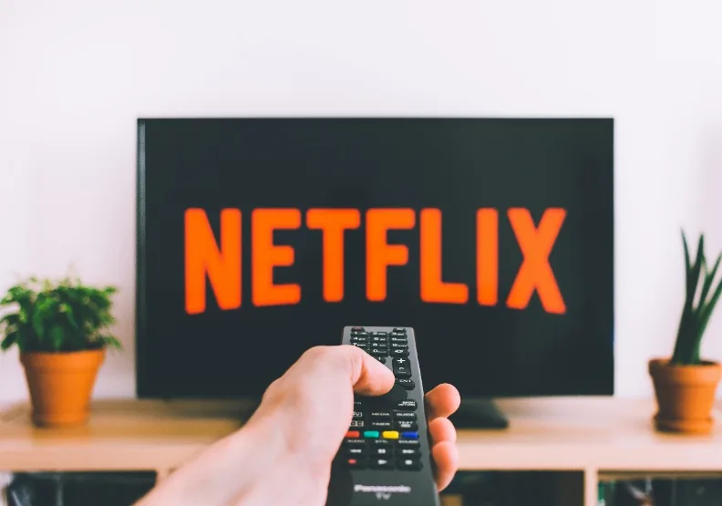 Netflix打寄生帳號訂戶大增近600萬，財測卻不理想盤後股價崩跌。取自Unsplash