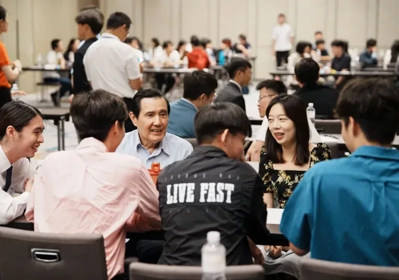 前總統「馬英九基金會」邀請37位陸生來台交流，9天8夜的行程，於7月23日結束。馬英九辦公室提供