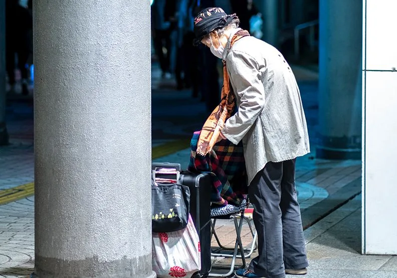 日本退休族正面臨窮老危機。此為示意圖。Unsplash by James Pere 