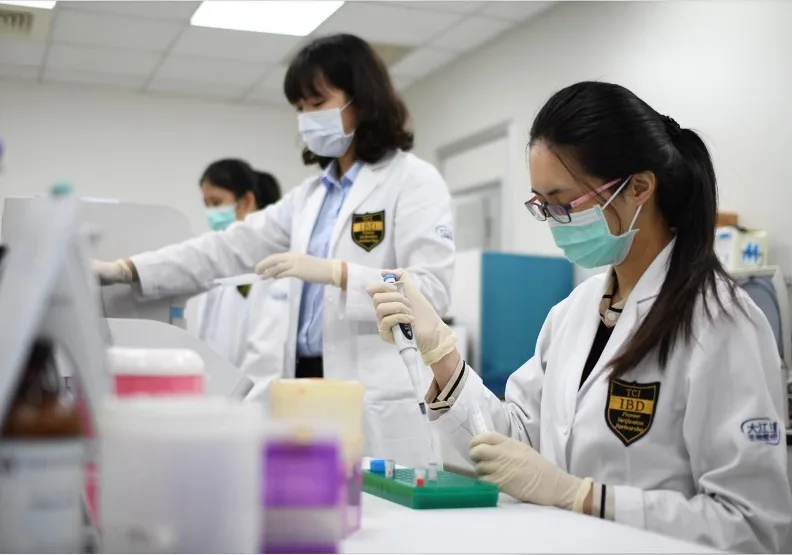 生醫業單打獨鬥的時代已經過去，如大江生醫就以策略合作、入股、轉投資等方式，成立集團式的「生技大聯盟」。取自大江生醫 TCI 臉書