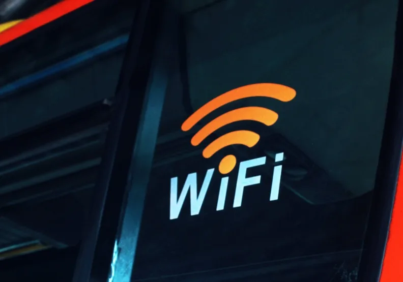 數位部長唐鳳今宣布，開放6GHz頻段供Wi-Fi 6E使用，頻寬傳輸量將提升2到3倍。Photo by Dreamlike Street on Unsplash