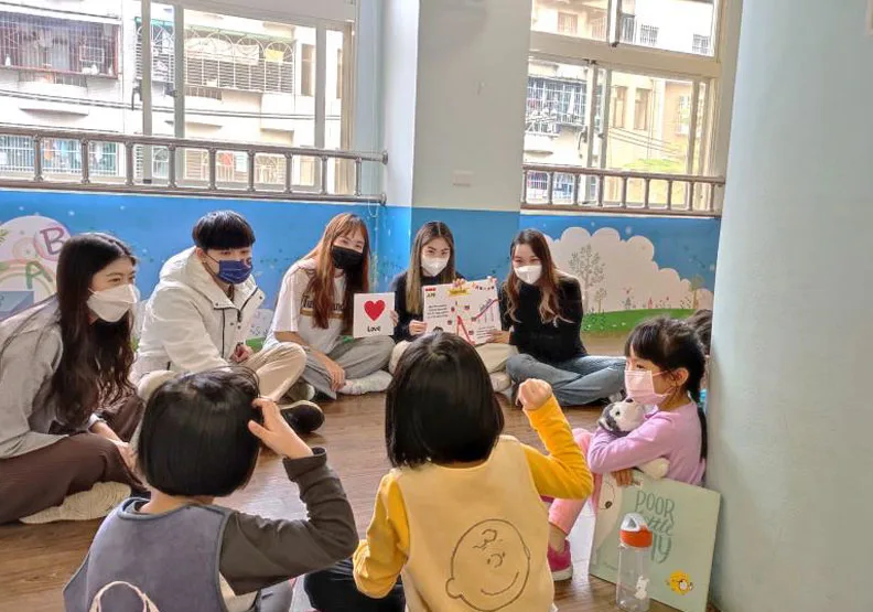 為因應升學與就業市場需求，中原大學應用外語系特別開設「外語教學組專業領域課程」供係上學生修習。廖恩崇提供