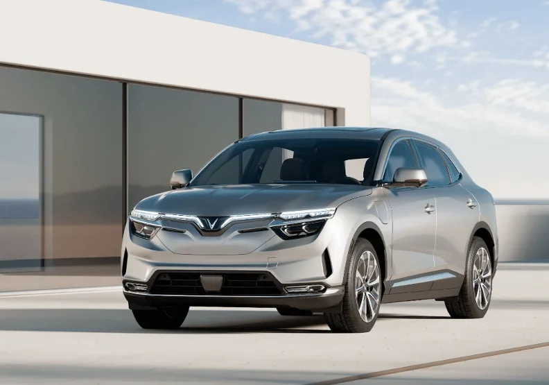 有「越南特斯拉」美名的電動車製造商VinFast（VFS）在美國掛牌首日股價就開出紅盤，上漲超過270％，來到每股37.06美元。擷取自VinFast（VFS）官網