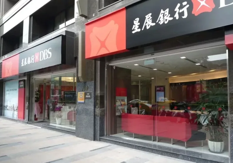 日前星展銀行員工為了星展及花旗兩家銀行合併而超時工作到深夜，引起外界矚目。取自聯合新聞網