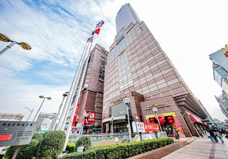 新光金2023年上半年稅後淨損63.3億元，從單季獲利來看，今年第一季大虧逾90億，到了第二季卻單季轉虧為盈、獲利26.9億元，讓上半年虧損明顯縮小。取自新光金控官網