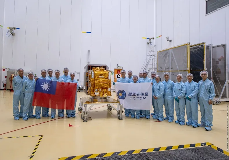台灣獵風者衛星團隊於圭亞那太空中心合影。照片由Arianespace／ESA／CNES提供
