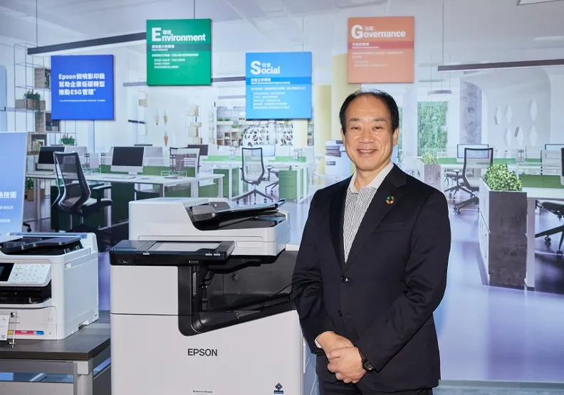 全球印表機、投影機大廠EPSON社長小川恭範表示，EPSON除了有乾式再生製紙技術，並宣示2026年將噴墨印表機全面取代雷射印表機。EPSON提供