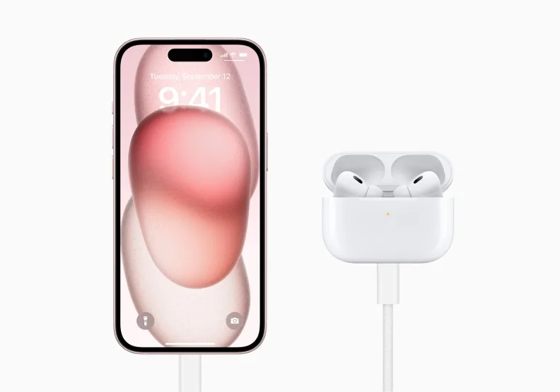 iPhone 15系列捨棄蘋果自家的Lightning充電介面，改用Type-C充電介面，也帶動相關供應鏈。取自Apple Newsroom