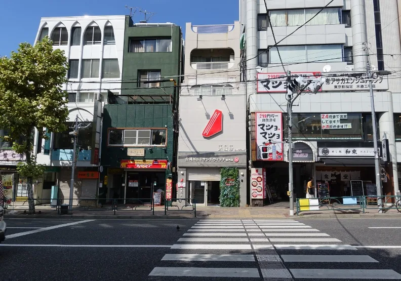 洪瑞珍日本首家分店，選在東京高田馬場，採前店後廠的設置。陳思豪攝