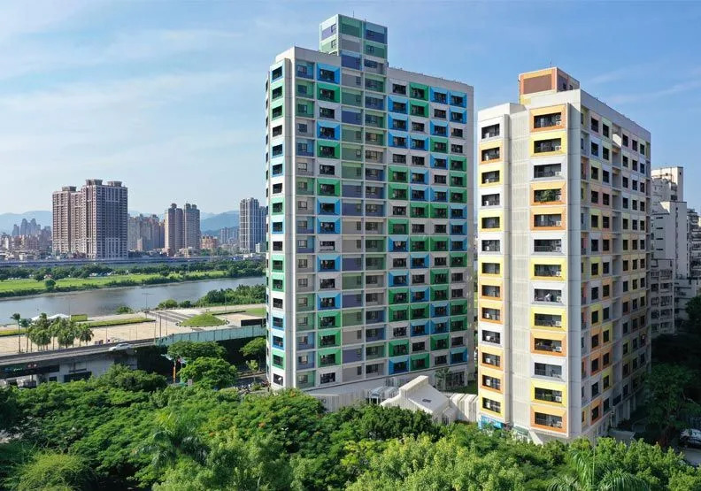由內政部建築研究所所主辦的優良智慧建築作品評選，彰顯並推動優質的智慧建築；於2022年獲獎的臺北市萬華區青年公共住宅新建工程，便融合智慧化元素與永續經營概念，正代表臺灣為建立智慧化居住空間持續共創美好。