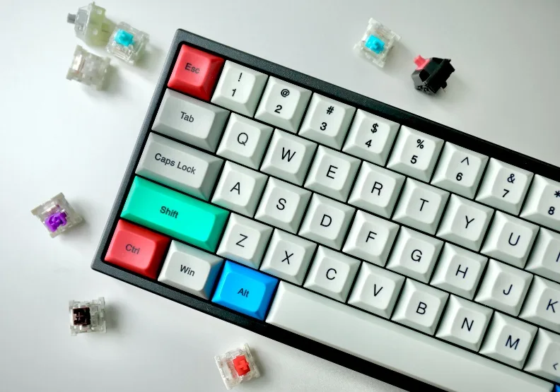 鍵盤比馬桶髒，究竟是代代相傳的都市傳說？抑或確實為真？Unsplash by Jay Zhang