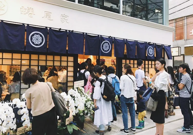 台南起家的蜷尾家冰淇淋，2018年就進軍日本，在三軒茶屋開設第一家分店，吸引人潮前往。取自NINAO Gelato 蜷尾家 經典冰淇淋臉書