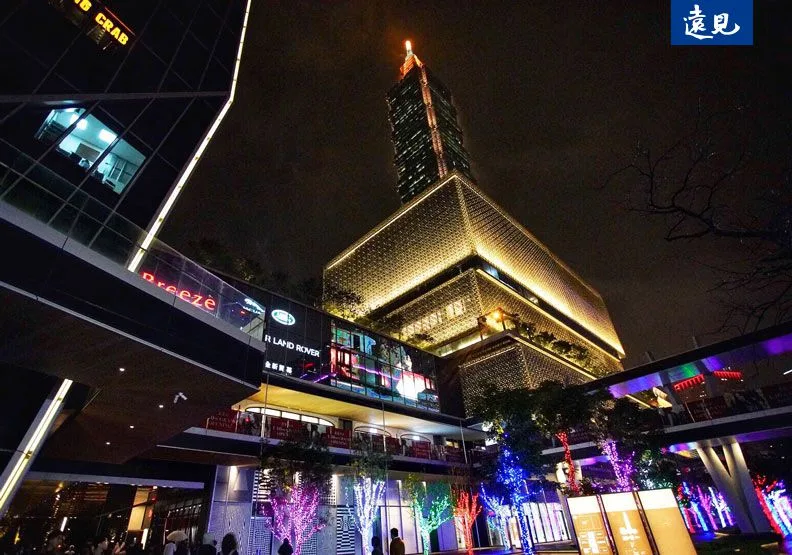 百貨週年慶開跑，包括台北101、微風南京、統一時代百貨等已在9月開出第一波週年慶活動。賴永祥攝