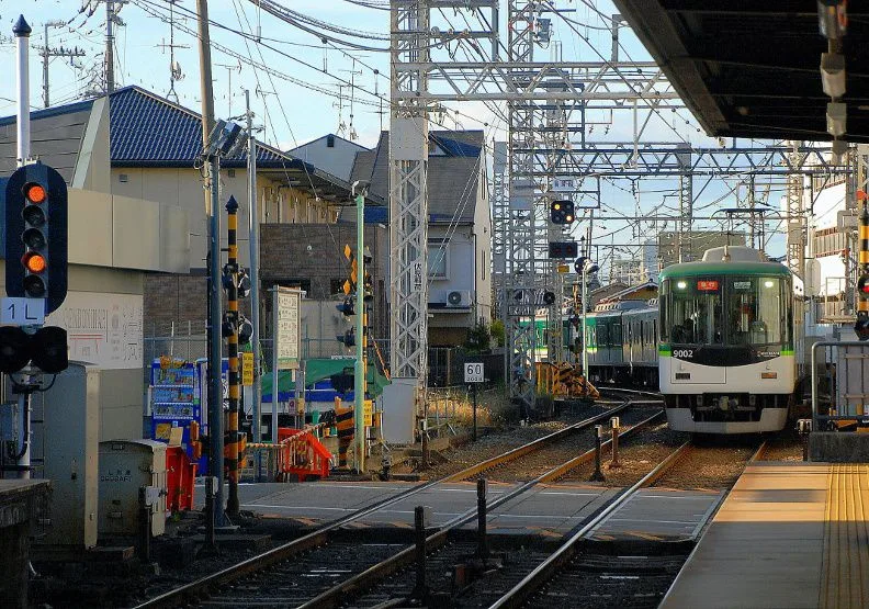 日本鐵路公司針對外國遊客販售的鐵路周遊券JR PASS從10月1日起調高全國版售價，漲幅超過6成。Unsplash by Snowscat