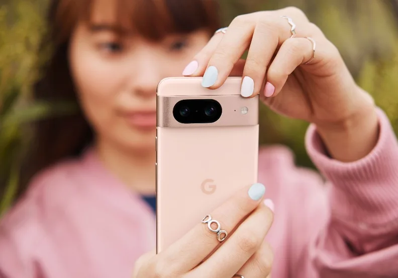 全新 Goolge Pixel 8 推出曜石黑、玫瑰粉、霧灰色三款顏色。Goolge提供