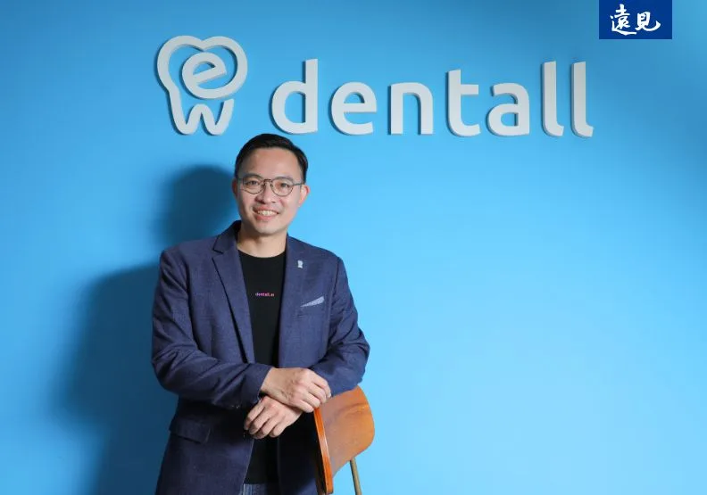 本身是牙醫的陳欽章，親身經歷過開牙科診所的數位問題後，乾脆從切身經驗中創業台灣牙e通，專開發各類適合牙科診所的數位工具，改變牙科產業。黃菁慧攝