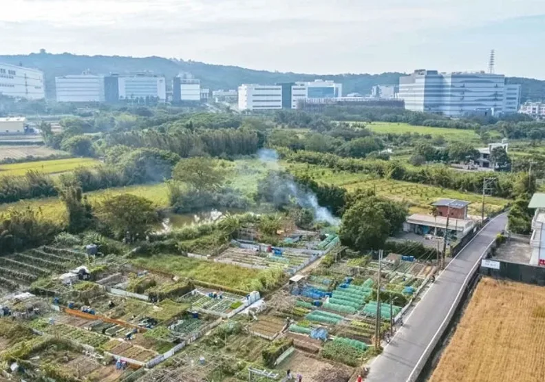 圖為空拍照，下方為龍科三期預定徵收範圍，上方園區為龍潭科學園區。記者季相儒／攝影，取自聯合新聞網