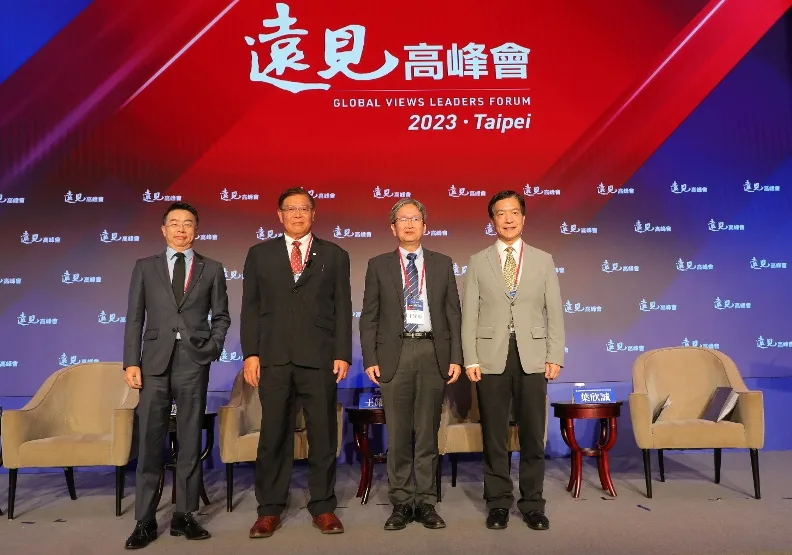 Kia台灣森那美起亞總裁李昌益（左起）、漢翔航空工業總經理馬萬鈞、台灣電力總經理王耀庭，以及主持人臺灣師範大學永續管理與環境教育研究所教授葉欣誠。黃菁慧攝