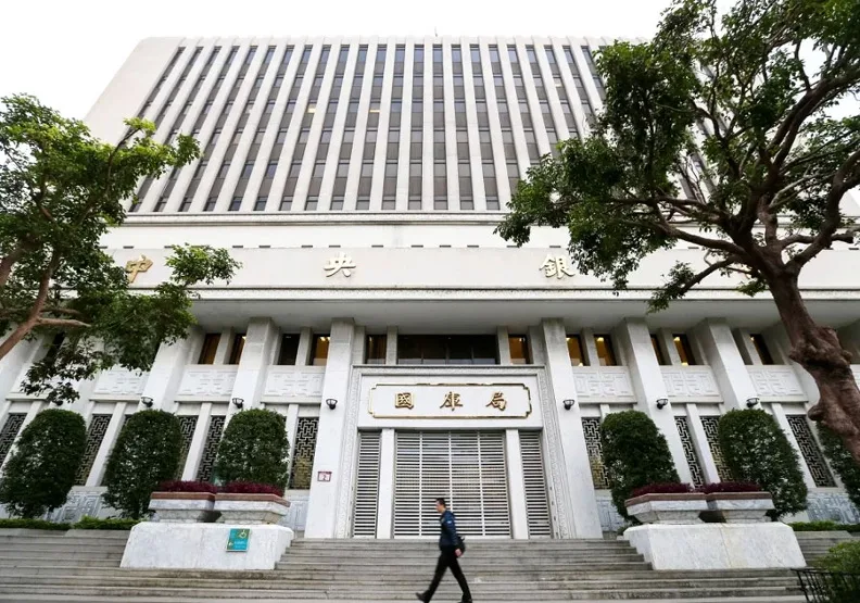 中央銀行發布的最新五大行放款統計，顯示新青安上路助攻房貸業務的威力。取自聯合新聞網