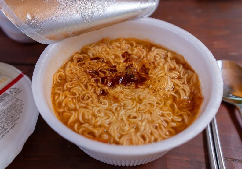 《我的泡麵時光》／僅為情境圖，取自unsplash