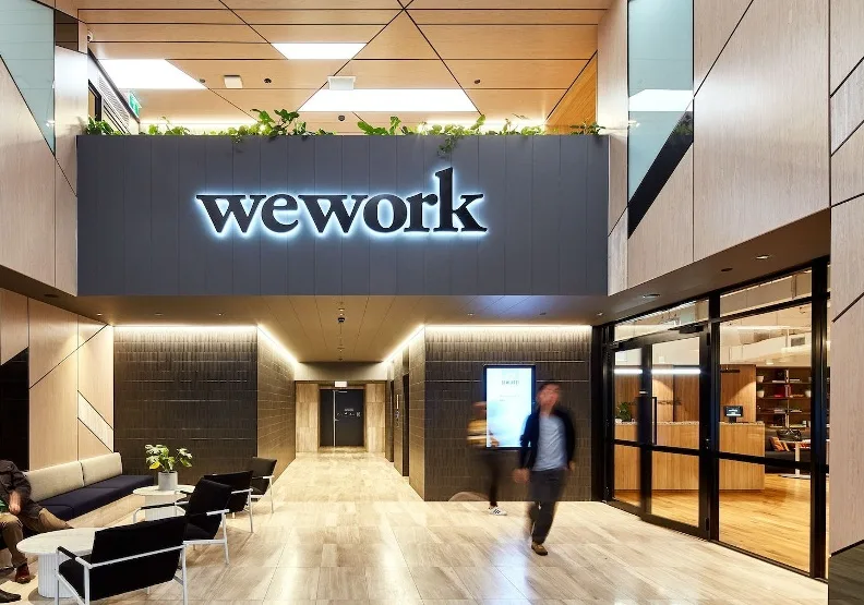 根據破產聲請，WeWork申報資產債務估計為100億至500億美元。取自臉書＠WeWork