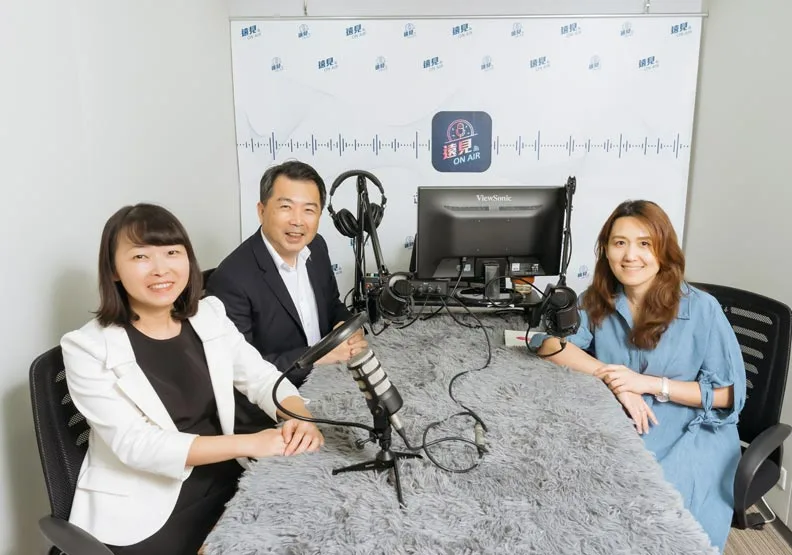 國泰世華銀行信託部協理陳美娟(左)、警政署刑事局預防科科長林書立(中)與遠見雜誌執行副總編輯林讓均，一同探討日益猖獗的金融詐騙現況。 