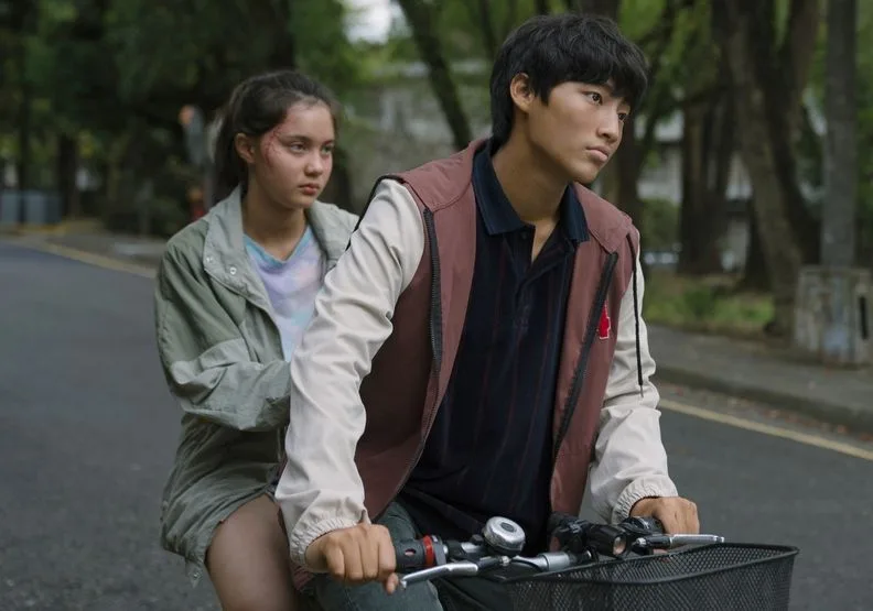 《少男少女》由許立達執導，胡語恆、尹茜蕾主演，這是14歲的他們第一次演戲。Warner Bros.
