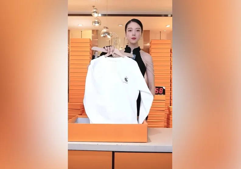 中國直播新一姐以超快速方式販售商品，竟賣出2億多元佳績，這種超洗腦的抖音帶貨方式掀起轟動。取自IG@zheng.xiangxiang2
