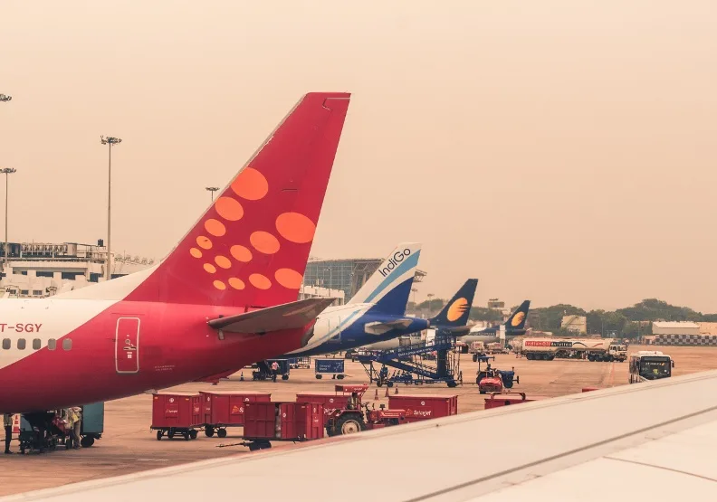 全球人口最大國印度，航空公司今年砸重金，買下近千架飛機。Unsplash by Praveen Thirumurugan