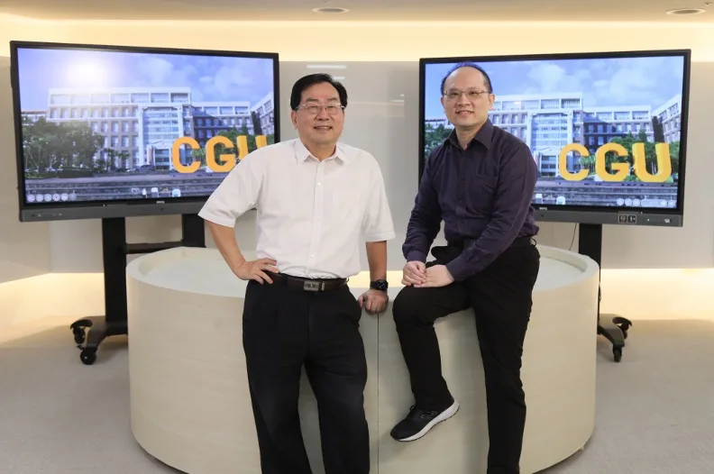 圖/ 長庚大學人工智慧學系主任蘇豐文（左）與資訊工程學系主任陳仁暉鼓勵年輕學子，保持學習態度並不斷掌握最新技術或應用，都有機會在AI時代發光發熱。