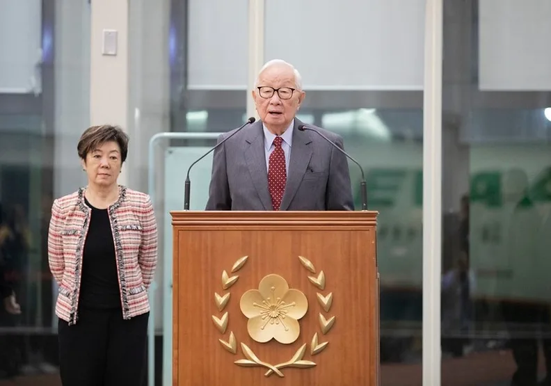 張忠謀第7度代表台灣與會，夫人張淑芬透露，這次將與新加坡總理李顯龍舉行雙邊會談。取自總統府官網