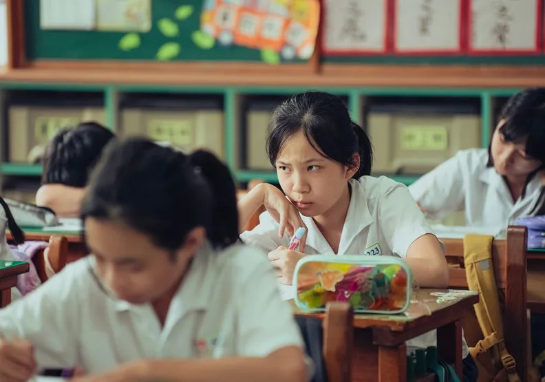 林品彤在電影《小曉》中，飾演一名罹患ADHD的女孩，贏得2023年第60屆金馬獎最佳女主角獎。取自CATCHPLAY