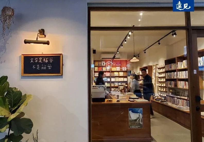 渺渺書店想提供閱讀者一個溫暖安靜的閱讀空間。胡華勝攝