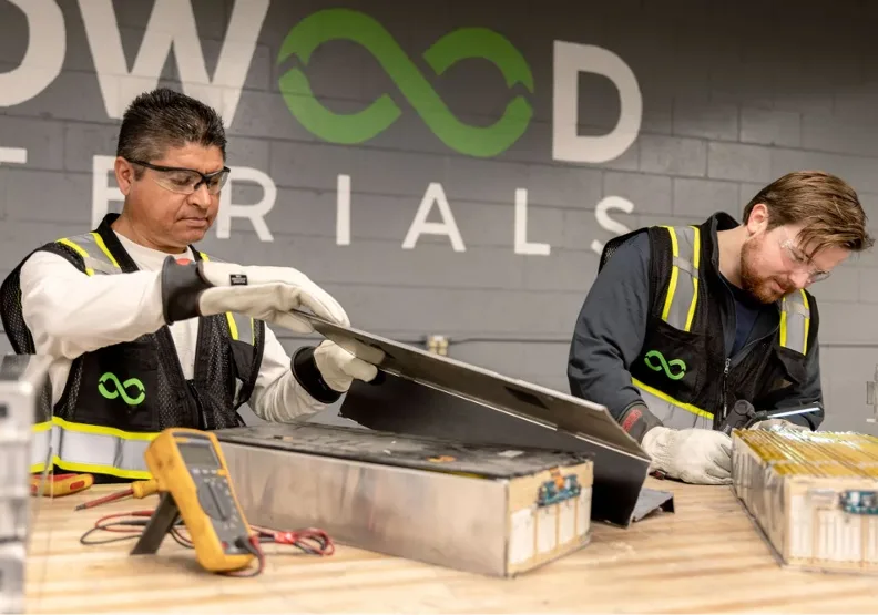 由特斯拉共同創辦人史特勞貝爾創辦的電池回收零件製造商Redwood Materials近日宣布與豐田（Toyota）簽訂合約，未來將提供回收材料，給豐田美國廠生產汽車電池。取自Redwood Materials官網