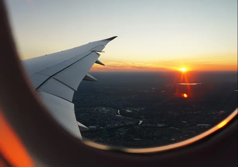 廉價航空公司（低成本航空公司，LCC）（僅為情境圖，取自unsplash）