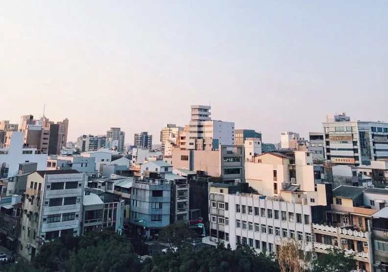 台灣房屋集團趨勢中心執行長張旭嵐表示，一般建議以每月薪資三分之一做為房貸支出，主要希望購屋族不要變成房奴。取自Unsplash