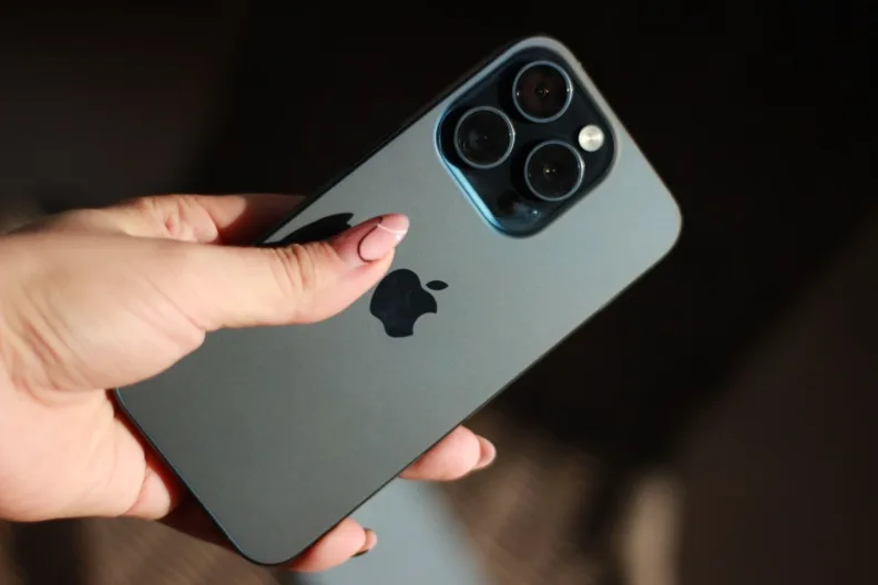  iPhone 15在行銷上強打「永續」特點。unsplash by Sophia Stark