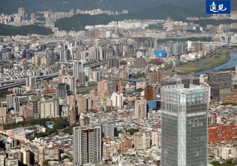 專家認為，台灣央行「打住不打商」，房市將維持平盤，但或許會有更多大筆廠辦交易案。圖為俯瞰台北市景，張智傑攝