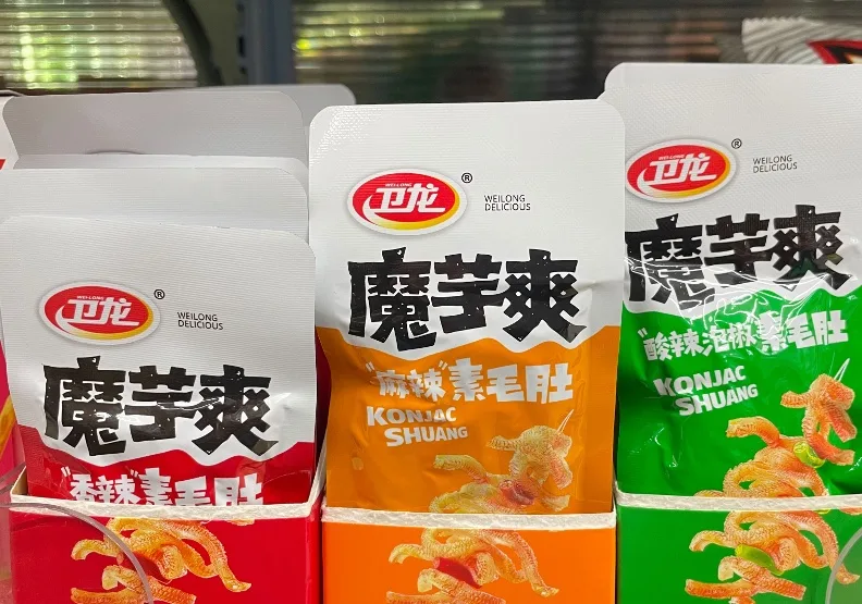 魔芋爽生產商衛龍在香港上市，被稱為「辣條第一股」，為何光是「魔芋爽」一年就能賣上近44億元台幣？ 洪毓琪攝