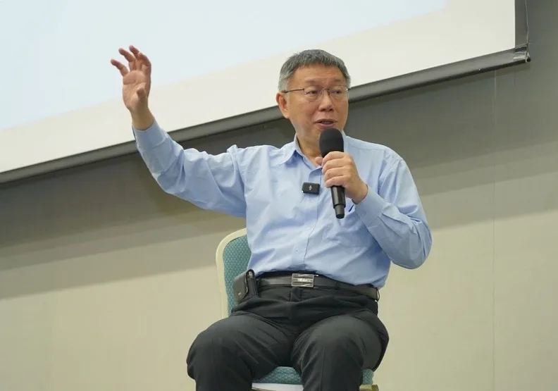 一場「藍白合」工程，最後搞成「柯侯鬥」，事情變質走樣。取自柯文哲臉書