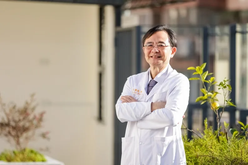 台灣感染症醫學會王復德理事長指出台灣將面臨抗生素與抗藥性細菌的無限之戰，盼各界互相合作，才能遠離抗生素抗藥性的威脅。