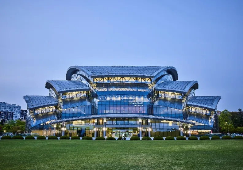 南韓成均館大學在三星電子入主後，不只成為三星的人才培訓基地，國際評比排名也大幅進步，表現令人驚豔。 取自成均館大學官網