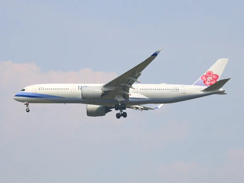 中華航空連續8年入選新興市場成分股，是台灣唯一獲選的航空公司。unsplash by Fasyah Halim