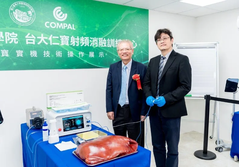 由左至右分別為，仁寶總經理翁宗斌、台灣腫瘤消融醫學會理事長黃凱文。仁寶提供