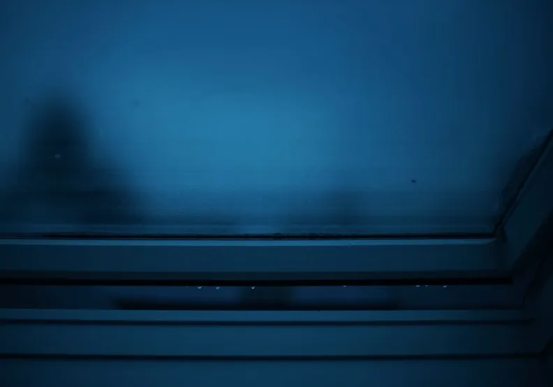《牽手就不放手》／僅為情境圖，取自unsplash