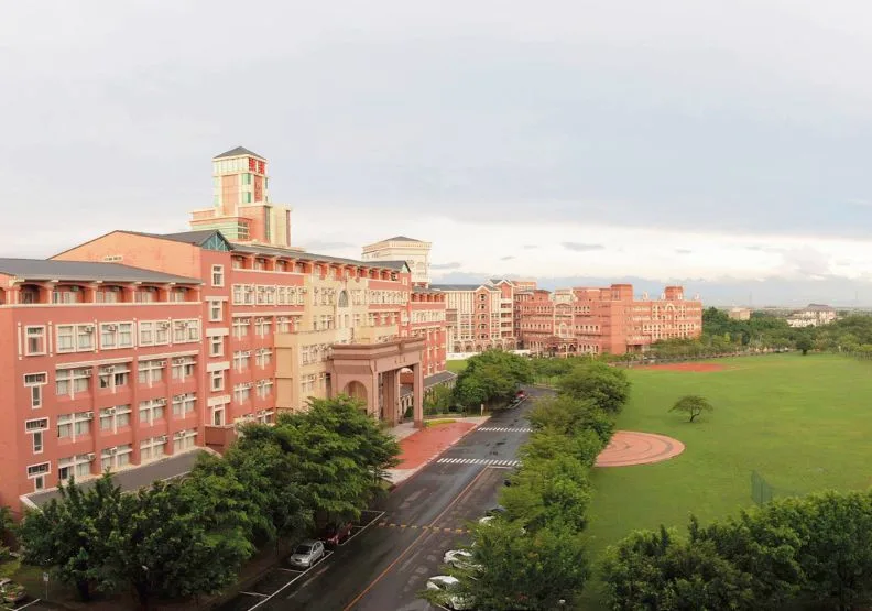 教育部今天正式核定和春技術學院、中州科技大學、首府大學（圖）、屏東縣華洲工家等4校法人「解散」。取自臉書@台灣首府大學