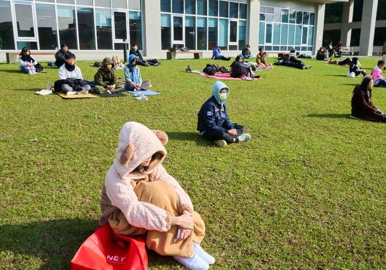 政大學生自主發起一場「國際發呆大賽」，吸引超過70位學生報名參加。政大發呆大賽籌辦團隊提供