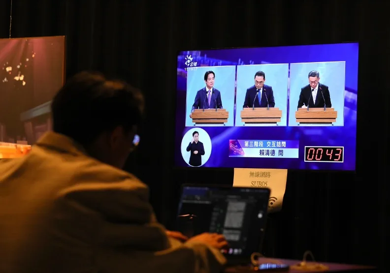 2024總統大選辯論會三位候選人交互詰問直球對決，蘇義傑攝影。
