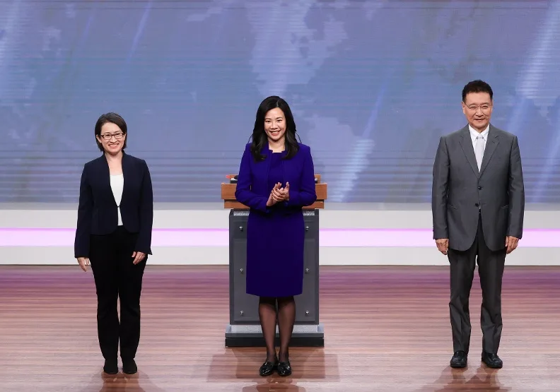 不少人認為台海局勢升溫，將對國內經濟造成嚴重衝擊，2024副總統候選人辯論會上，經濟成為攻防重點。「台北市攝影記者聯誼會」提供