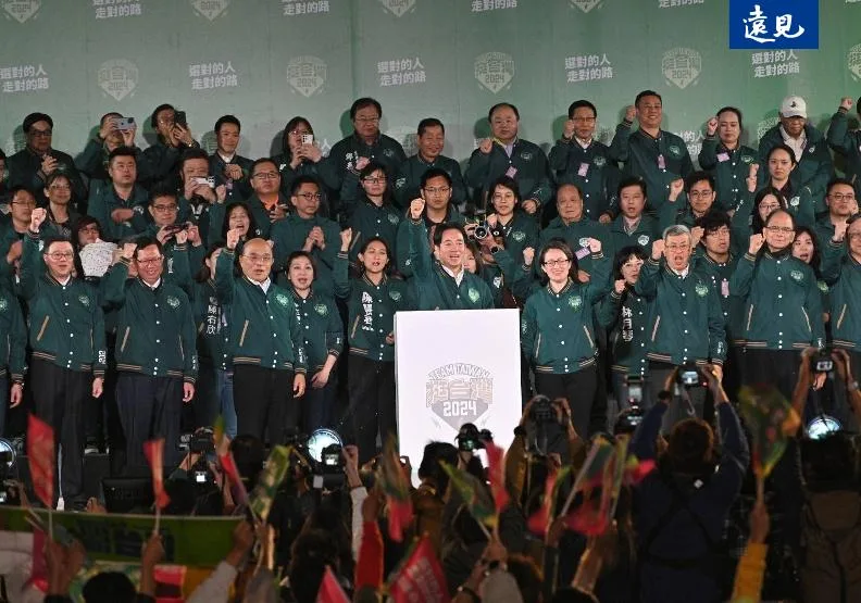 高舉雙手迎接勝利，副總統賴清德更上一層樓，成功問鼎總統大位。關立衡攝